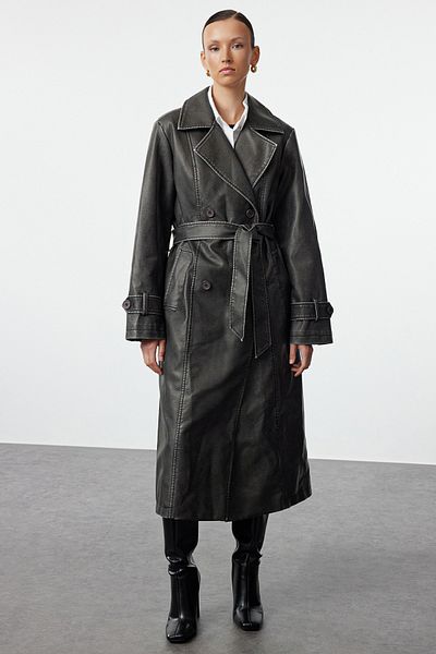 Trendyol Collection Schwarzer, normaler, langer Trenchcoat aus Kunstleder mit Gürtel TWOAW25TR00000