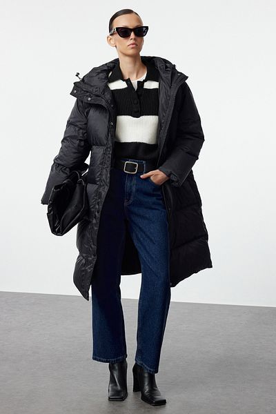 Trendyol Collection Długa kurtka puchowa - WaTer RepellenT, gęsie pióro, czarna, oversize TWOAW25MO00103