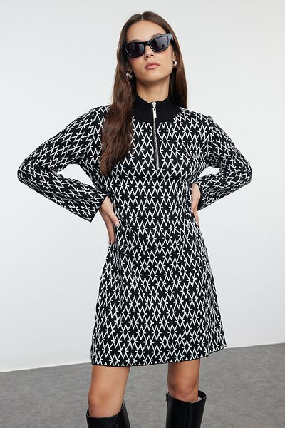 Trendyol Collection Sukienka dzianinowa mini w geometryczne wzory w kolorze czarnym - TWOAW25EL00008