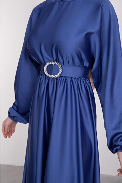 Algı Kloş Kesim Kemer Detaylı Saten Tesettür Elbise Saks