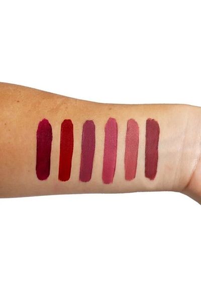 the balm مجموعة أحمر الشفاه مكونة من 6 قطع من Meet Matte Hughes بحجم مناسب للسفر، أحمر شفاه غير لامع سعة 1.2 مل