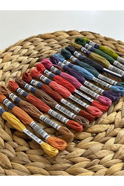 Puppets Muline 16 Color Pastel Tones - Etamine, Cross Stitch and Tapestry Thread Set