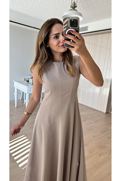 My Blog Béžové dlouhé šaty - model bez rukávů a zvonu