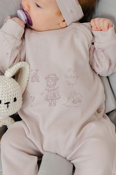 H HONEY BABY جمبسوت بناتي مطبوع عليه لعبة لطيفة