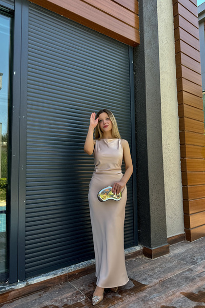 bymaestro woman Premium Fi Satin - Μακρύ γυναικείο βραδινό φόρεμα με ντραπέ