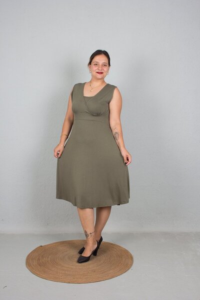 Truva XXL Φόρεμα μεγάλου μεγέθους με πράσινο χακί γιακά - Ελαστική μέση