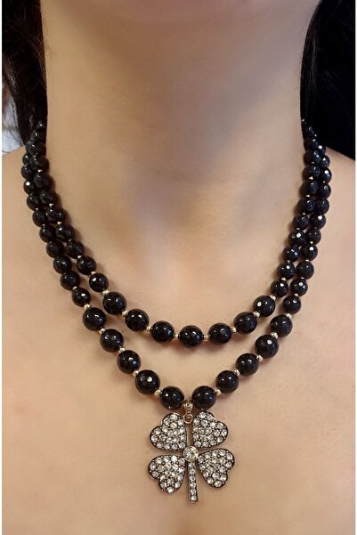 Takkı by Handan Oniks taşı ve yonca detaylı tasarım kolye .