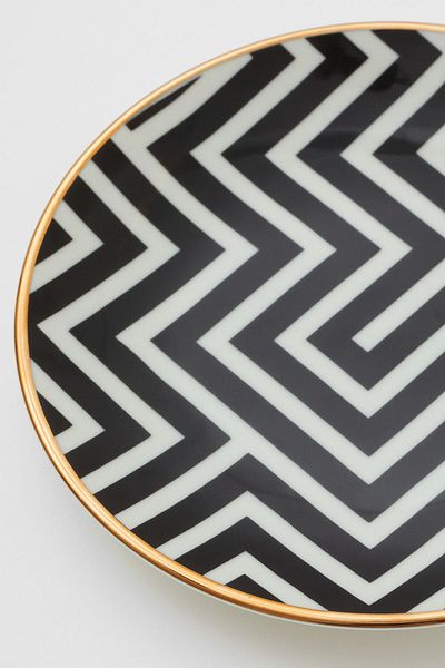 LOVYCO Small Porcelain Plate - Stylish and Comfortable