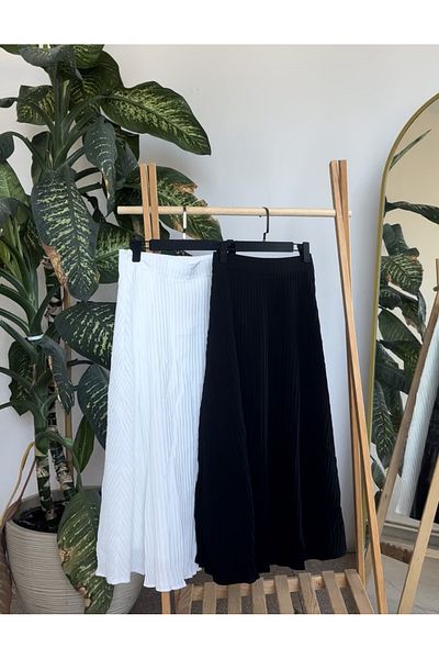 Butik Fusta zilnică plisată neagră cu buzunare elastice
