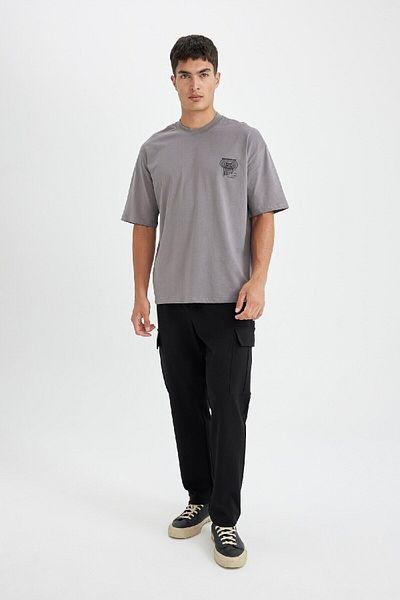 DeFacto Graues Oversize-T-Shirt für Herren – Rundhalsausschnitt, Rückendruck, Baumwolle, kurze Ärmel D4908ax24au