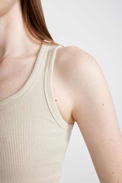 DeFacto Dopasowana koszulka na ramiączkach ze ściągaczem z dekoltem w kształcie litery U A1665ax24sm