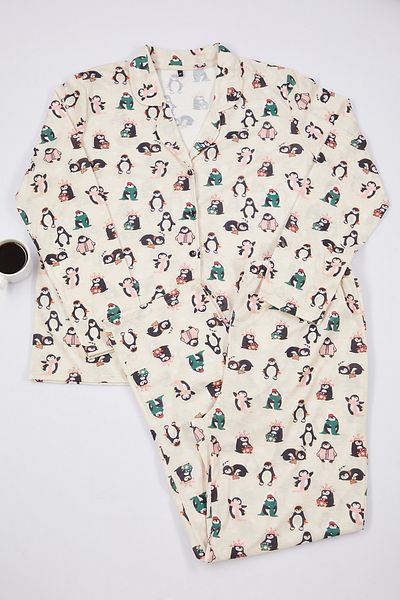 Trendyol Curve New Year Beige Shirt Collar Knitted Pajamas Set - TBBAW24AI00002