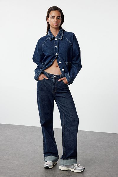 Trendyol Collection Udržitelná tmavě modrá oversize džínová bunda – s detailem prošívání TWOAW25CE00028