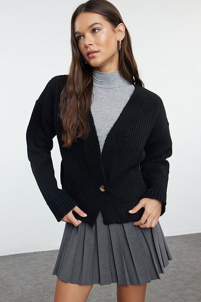 Trendyol Collection Miękki, teksturowany czarny kardigan z dzianiny - głęboki kołnierz Twoaw25Hi00064