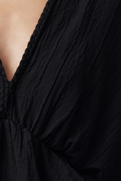 Trendyol Collection Μαύρη υφή υφασμάτινη μπλούζα με φλάντζα TWOSS24BZ00480