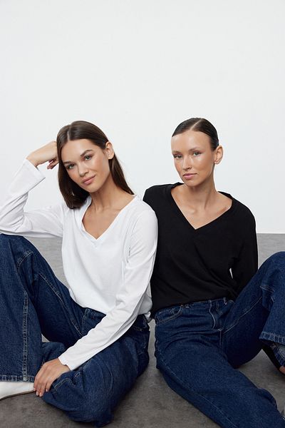 Trendyol Collection Fekete-fehér 2 csomag - 100% pamut V-nyakú póló TWOAW25TS00002