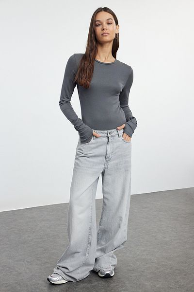 Trendyol Collection Antracitová viskózová halenka s pružným detailem na prst - TWOAW25BZ00014