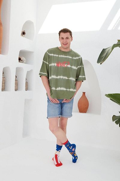CARNAVAL SOCKS Десни и леви цветни чорапи с шарки от кино „Пуканково кино“
