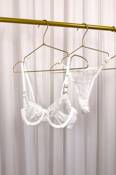 LikeSwan Σετ εσώρουχα Bralet με διάφανη δαντέλα και λευκό λουλούδι