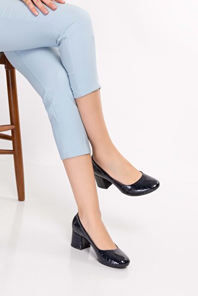 Gondol Kadın Hakiki Deri Yuvarlak Burun  Topuklu Ayakkabı vdt.210