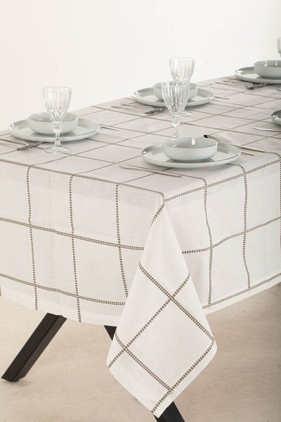 LUFA HOME مفرش طاولة منقوش من Belen