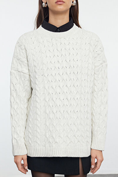 Trendyol Collection Vlasový pletený svetr s výstřihem - Twoaw25kz00311