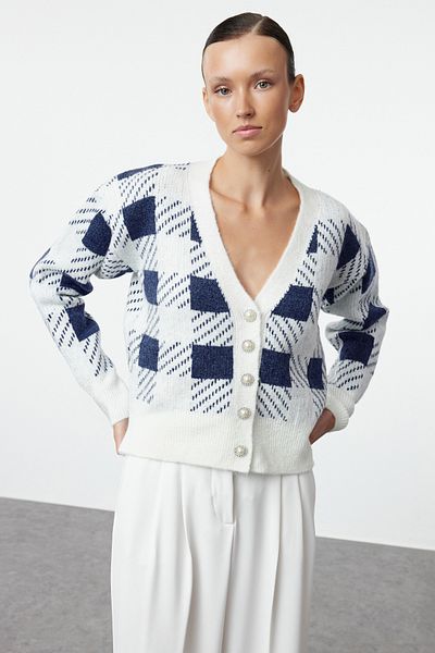 Trendyol Collection Kardigan z měkkého kostkovaného úpletu - Ecru Twoaw25Hi00285