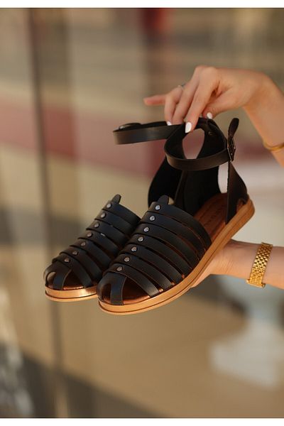 Moka Shopin MokaShopin - صندل من الجلد الأسود