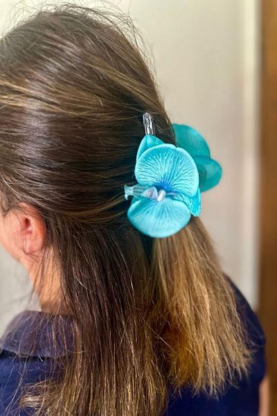 alsaccessories Дамска фиба за коса с тюркоазен цвят орхидея, модел с каишка, аксесоар за коса