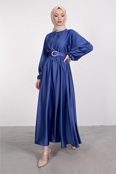 Algı Kloş Kesim Kemer Detaylı Saten Tesettür Elbise Saks