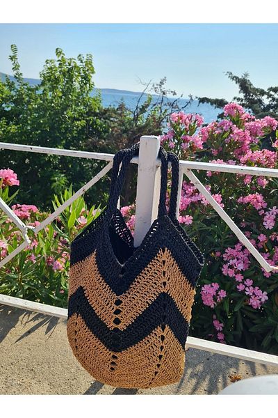 Verda Desing Straw Black Zigzag Medium Size Handle Beach Bag Hand Knitted