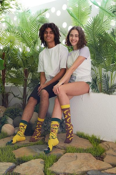 CARNAVAL SOCKS Цветни чорапи с шарка на дясна и лява маймуна