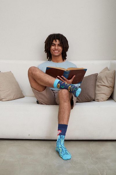 CARNAVAL SOCKS Цветни десни и леви чорапи с шарка Ван Гог