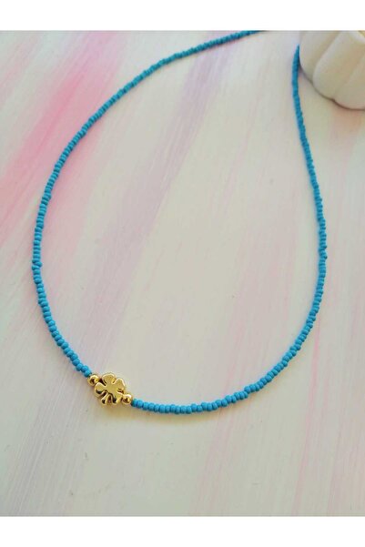 nasclaycollection قلادة البرسيم المطرزة بالرمل الأزرق - مناسبة خاصة