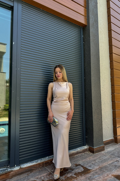 bymaestro woman Premium Fi Satin - Μακρύ γυναικείο βραδινό φόρεμα με ντραπέ