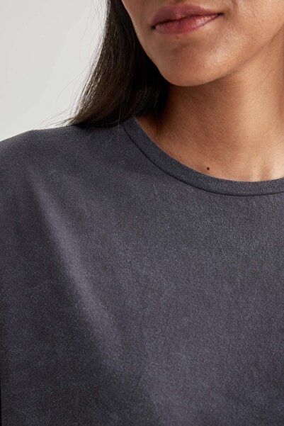 DeFacto Oversize Wide Fit kerékpáros nyakú fésült pamut rövid ujjú póló B6331ax23au