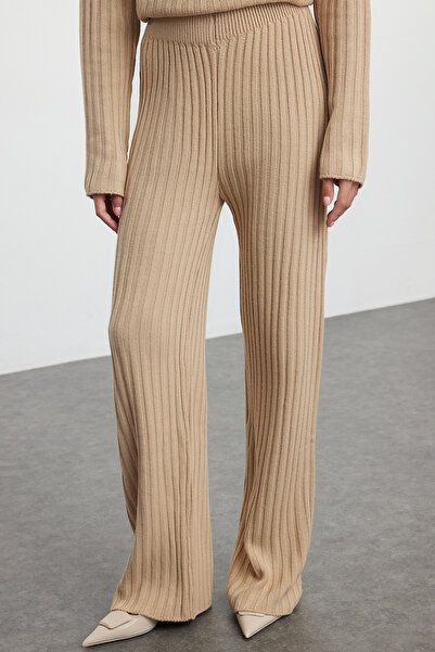 Trendyol Modest Σετ πουλόβερ και παντελόνια με κορδόνια πλεκτά - Σκούρο μπεζ TCTAW25US00029