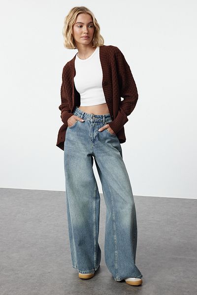 Trendyol Collection Кафява трикотажна жилетка с широка кройка и плетени детайли - Twoaw25Hi00267