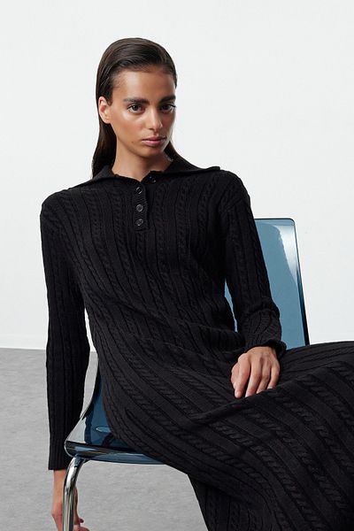Trendyol Modest Černé pletené šaty s polo výstřihem - TCTAW25EB00024