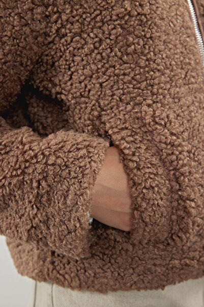 Trendyol Collection Kabát s norkovou tenkou bundou - Regular Fit Boucle Twoaw25Mo00132