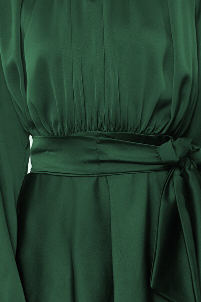 Trendyol Modest Βραδινό φόρεμα / βραδινό φόρεμα με σκούρο πράσινο σμαραγδί με σατέν υφαντό