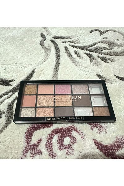Revolution Reloaded Fundamental 15-Piece Eyeshadow Palette - 3 Pieces Breakes