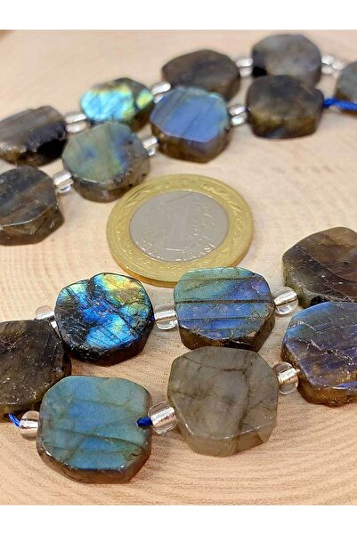 Yasamtohumu Labradorit kamen u obliku četvrtine - 9 cm dužine (44390)