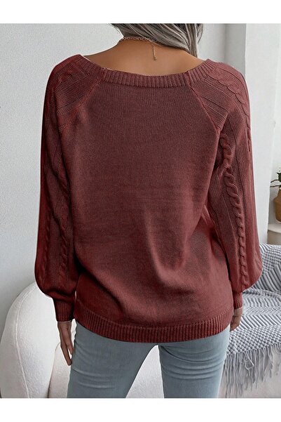 TRQOM Πλεκτό πουλόβερ με λαιμόκοψη κανέλας - Μοτίβο πλεξίματος μαλλιών και λεπτομέρεια με κουμπιά