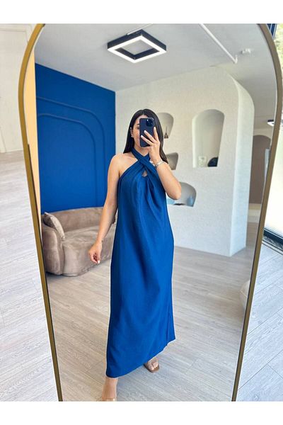 devesta Rochie lungă albastră Saks - Detaliu gât încrucișat