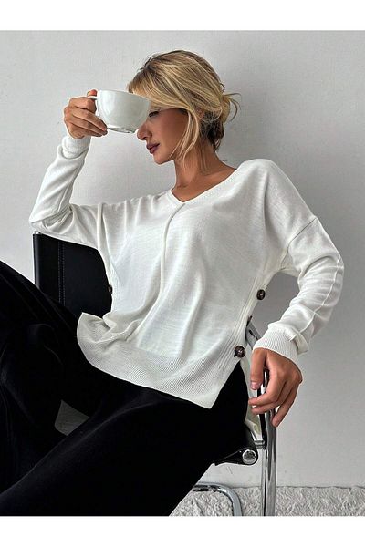 TRQOM V-neck Sweater - Side Buttons