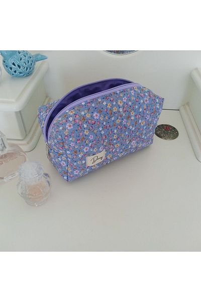 Daisy Makeup Bag - Stylish Design and Comfortable