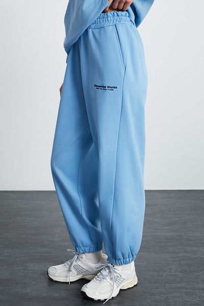 GRIMELANGE KARELY Damen-Sweatpants in Blau mit Stickerei-Detail, elastischen Beinen und entspannter Passform