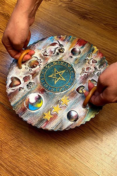 FANTASTİK SANAT ATÖLYESİ صينية تقديم القهوة من سلسلة علامة زودياك للهدايا المزخرفة - صينية حجرية مصنوعة يدويًا - قطر 25 سم