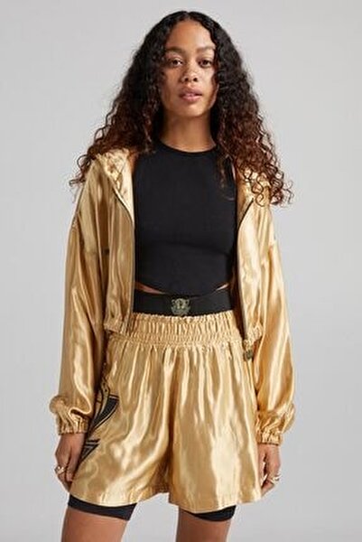 Bershka x NBA: una collezione dedicata ai loghi dei team – Outpump